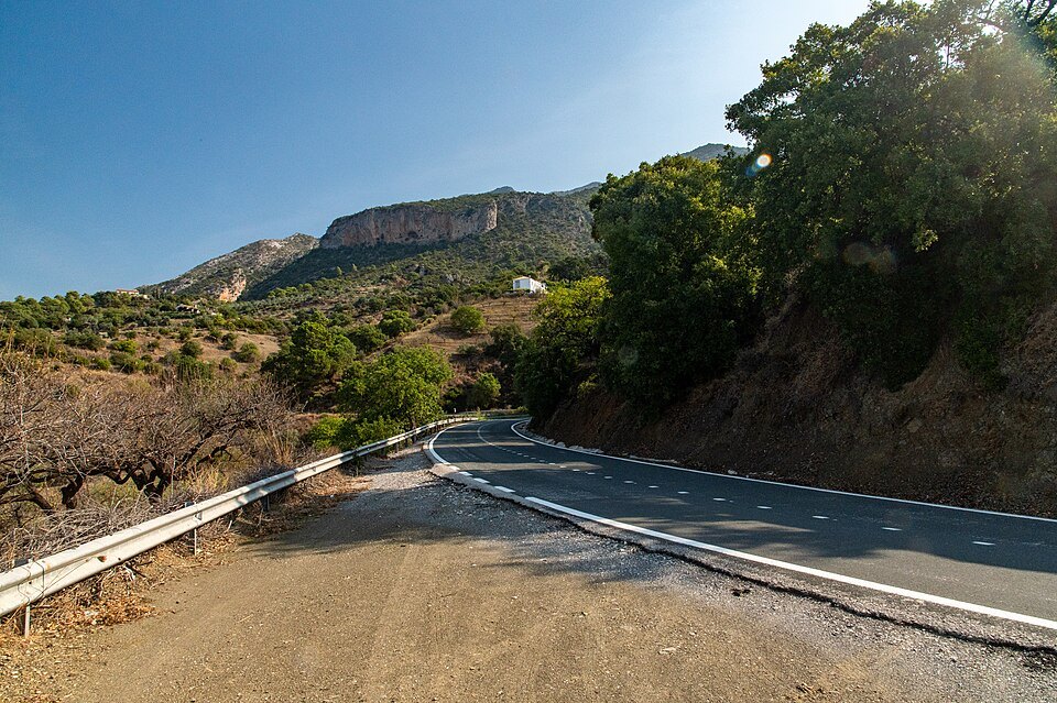 The road up to Istán